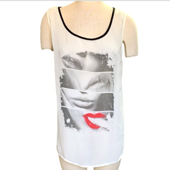 Janette Plus Graphic Lips Tank Top Heart Cutout in Back Contrast Black Trim 10i - Picture 2 of 5